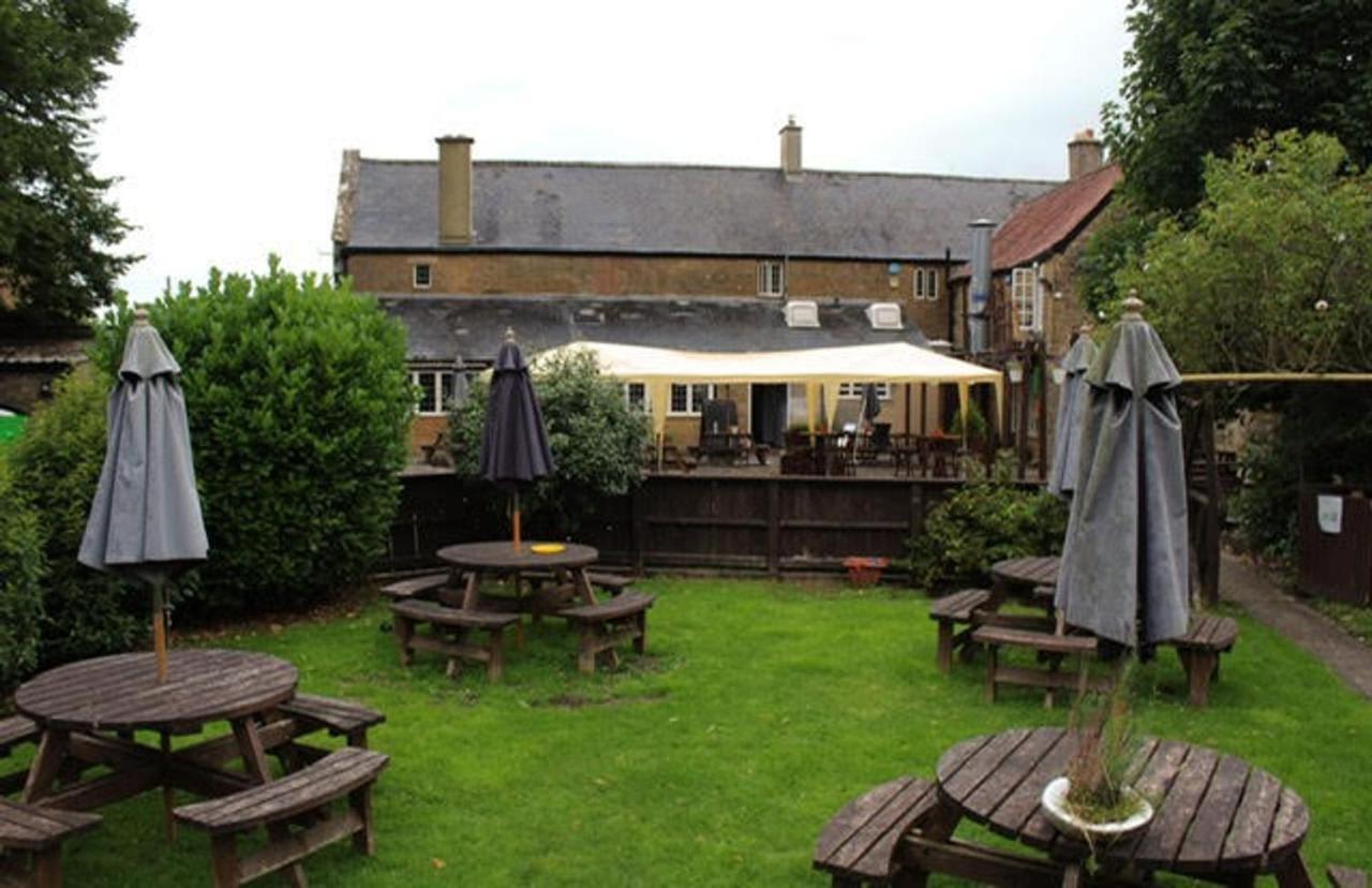 The Fleur-De-Lis Hotel Chiselborough 外观 照片