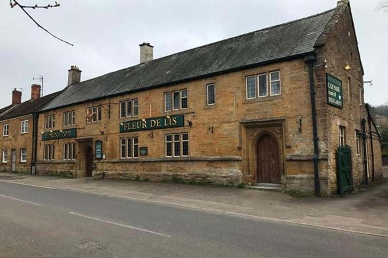 The Fleur-De-Lis Hotel Chiselborough 外观 照片